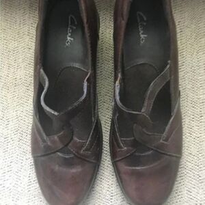 Brown leather pump heel shoes